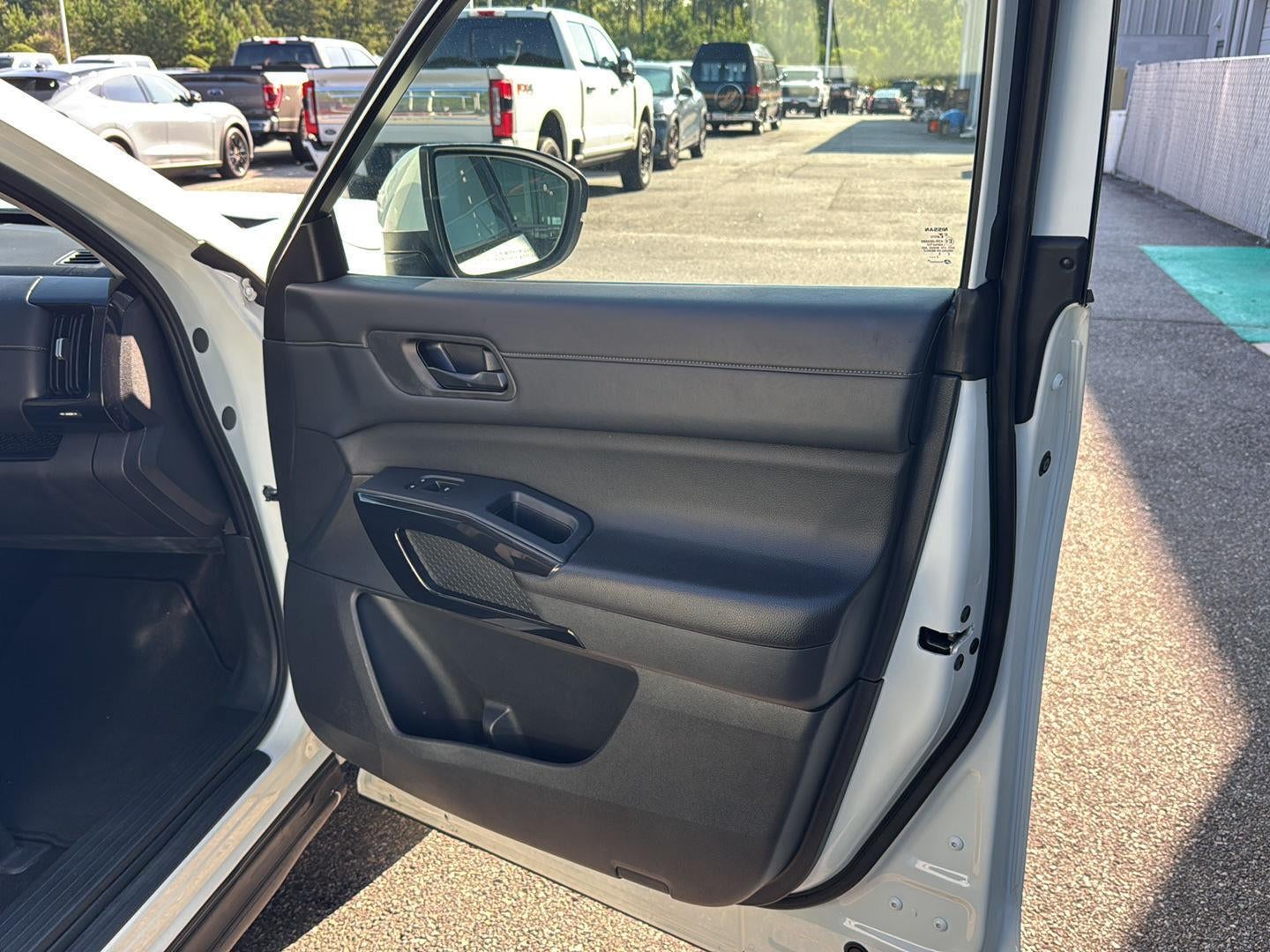 2023 Nissan Pathfinder SV