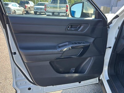 2023 Nissan Pathfinder SV