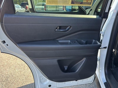 2023 Nissan Pathfinder SV