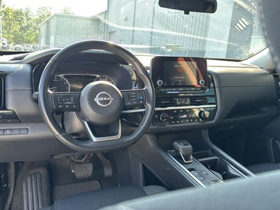 2023 Nissan Pathfinder SV