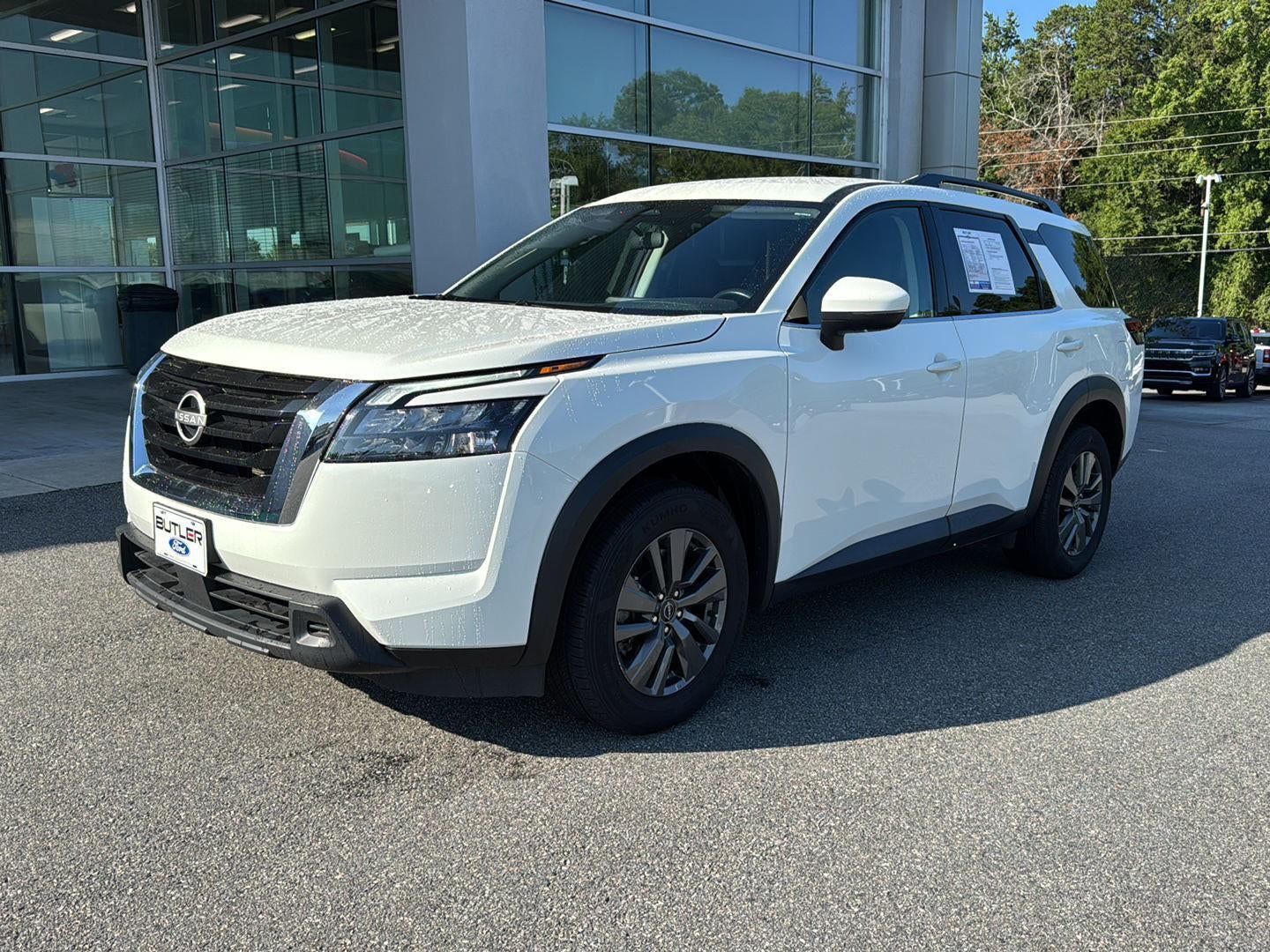 2023 Nissan Pathfinder SV