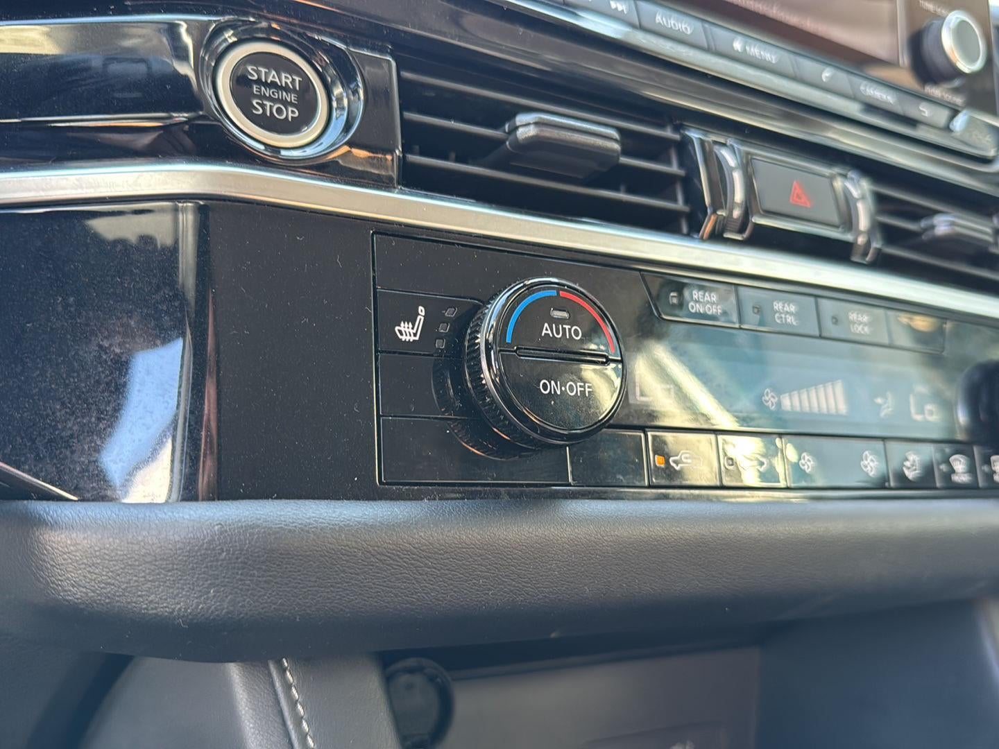 2023 Nissan Pathfinder SV