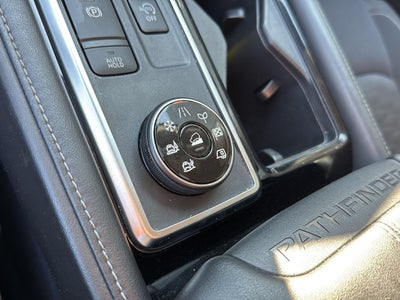 2023 Nissan Pathfinder SV