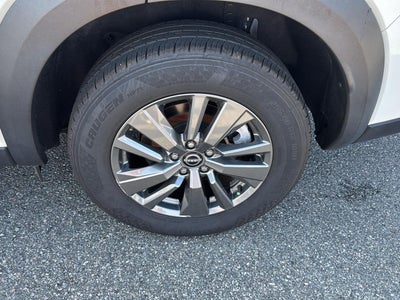 2023 Nissan Pathfinder SV