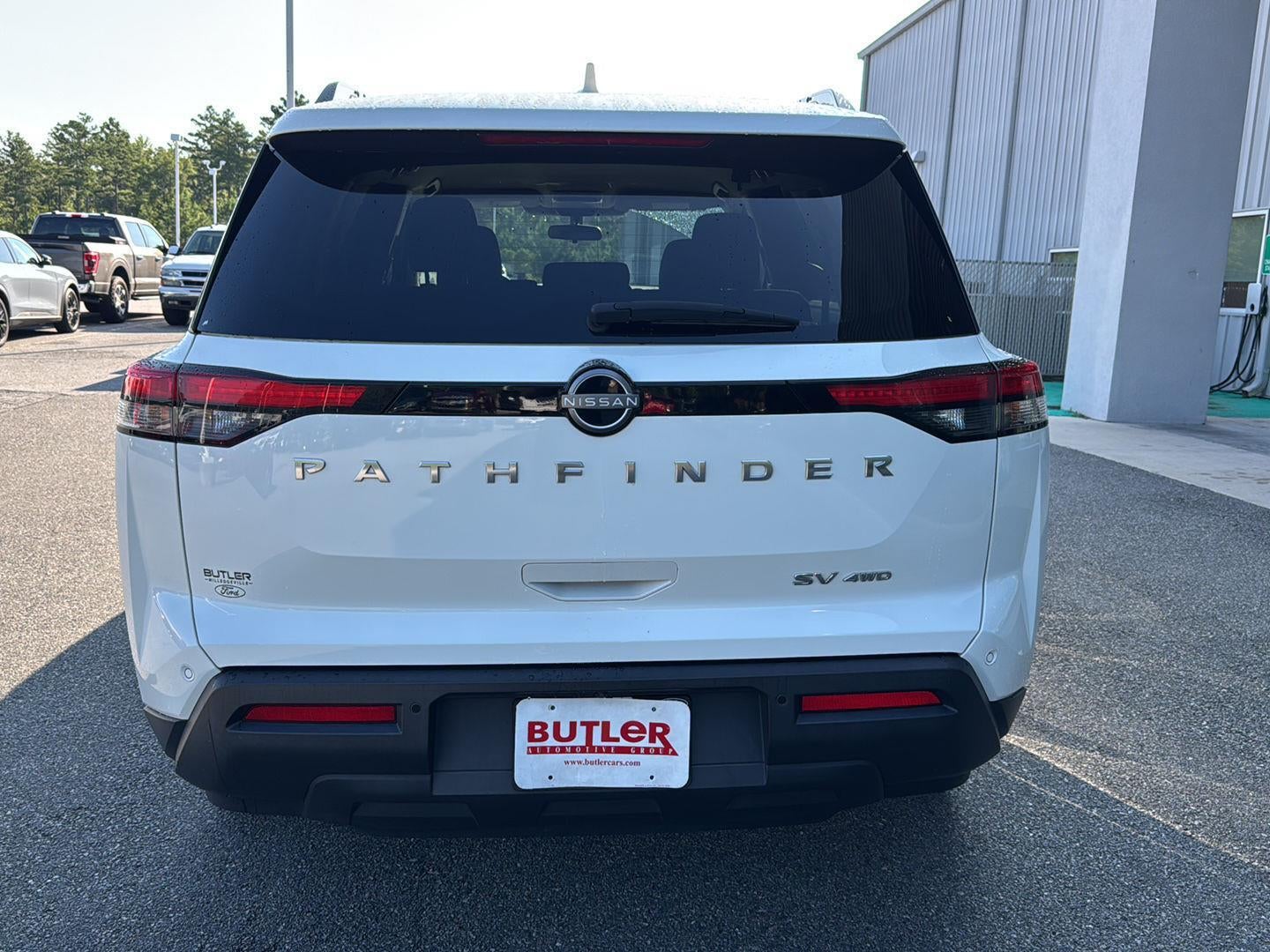 2023 Nissan Pathfinder SV