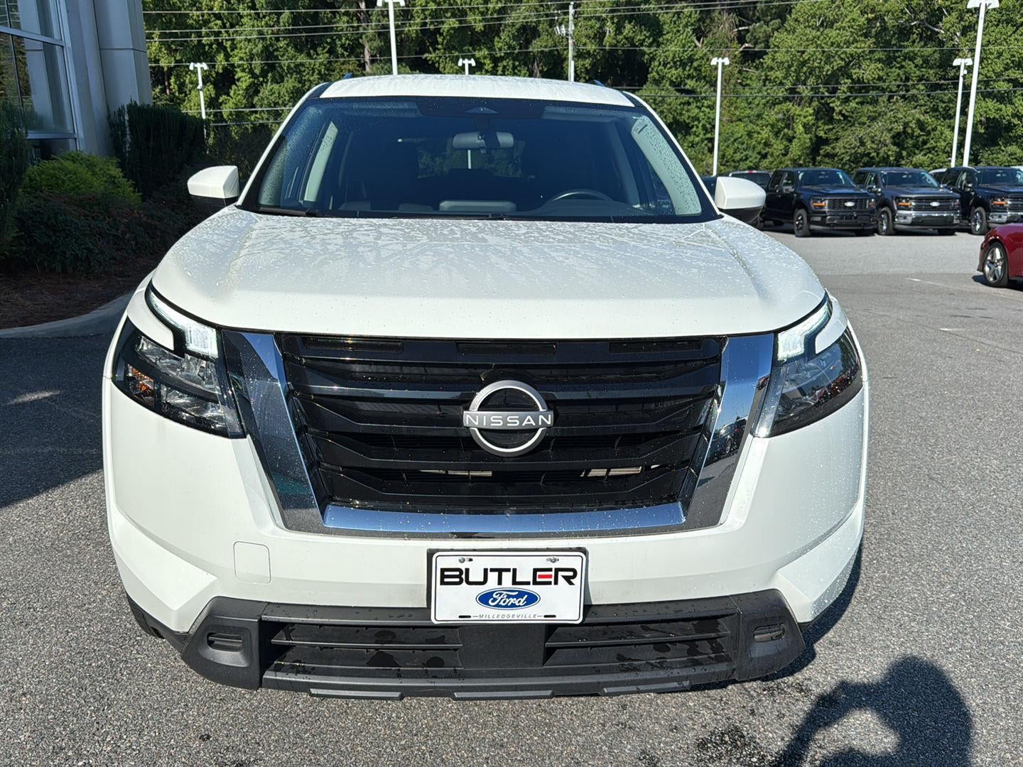 2023 Nissan Pathfinder SV