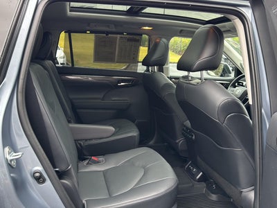 2021 Toyota Highlander Hybrid Platinum