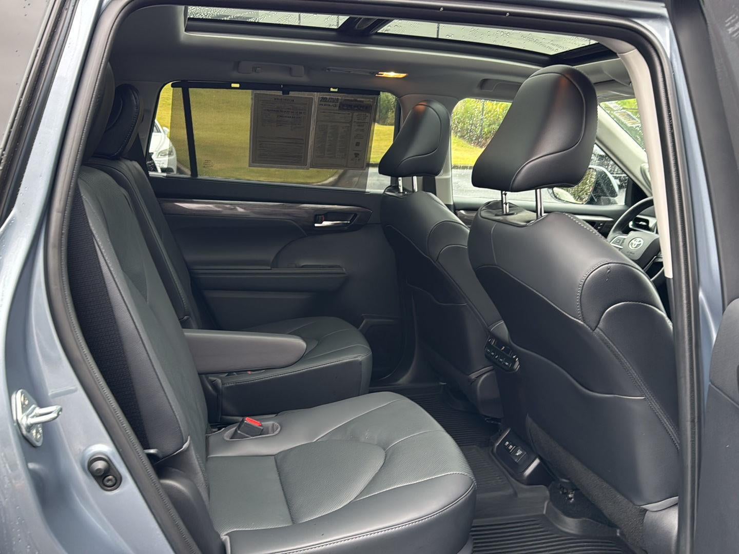 2021 Toyota Highlander Hybrid Platinum