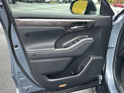 2021 Toyota Highlander Hybrid Platinum