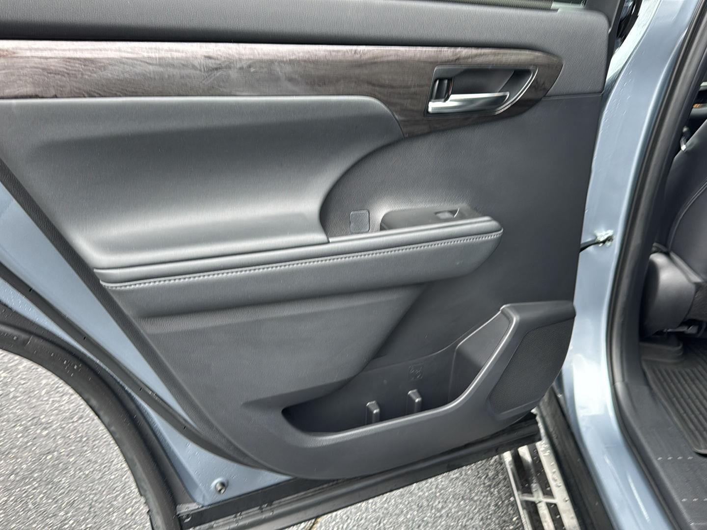 2021 Toyota Highlander Hybrid Platinum