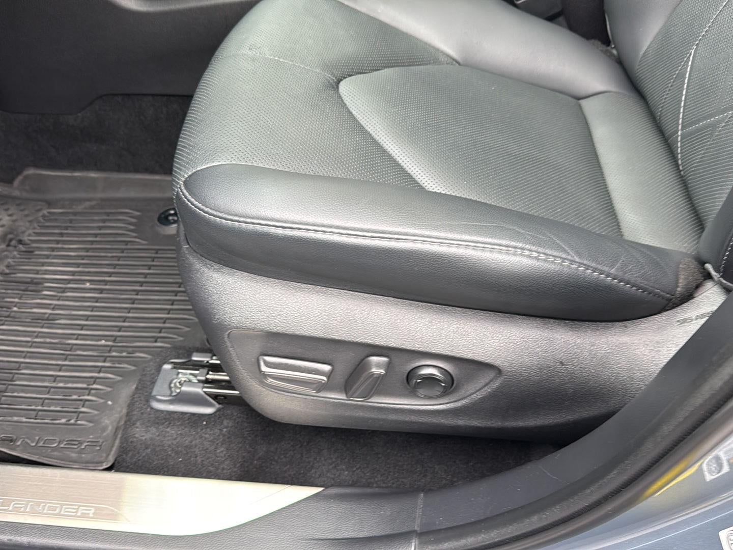 2021 Toyota Highlander Hybrid Platinum