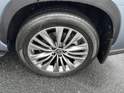 2021 Toyota Highlander Hybrid Platinum