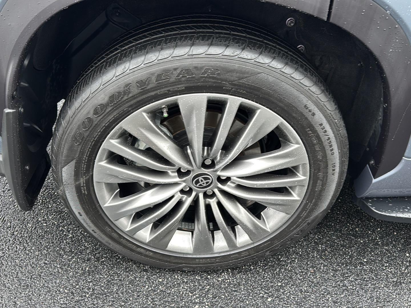 2021 Toyota Highlander Hybrid Platinum