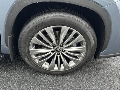 2021 Toyota Highlander Hybrid Platinum