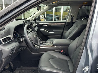 2021 Toyota Highlander Hybrid Platinum
