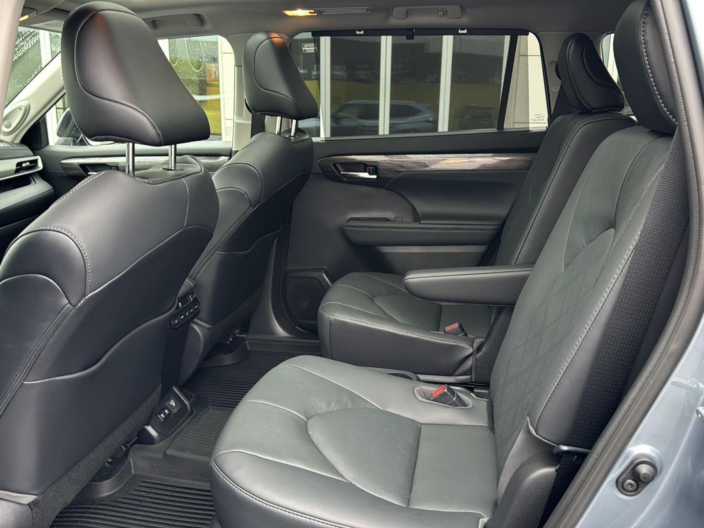 2021 Toyota Highlander Hybrid Platinum