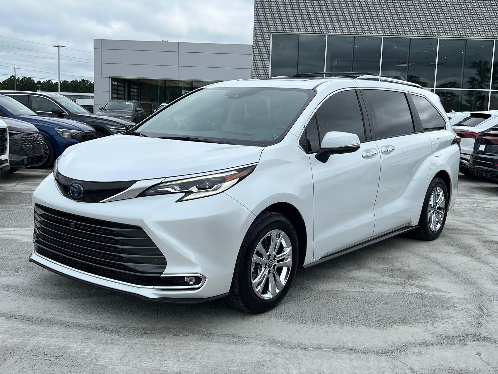 2023 Toyota Sienna Platinum