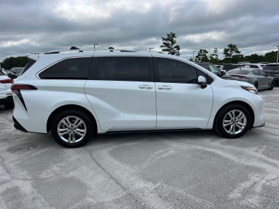 2023 Toyota Sienna Platinum