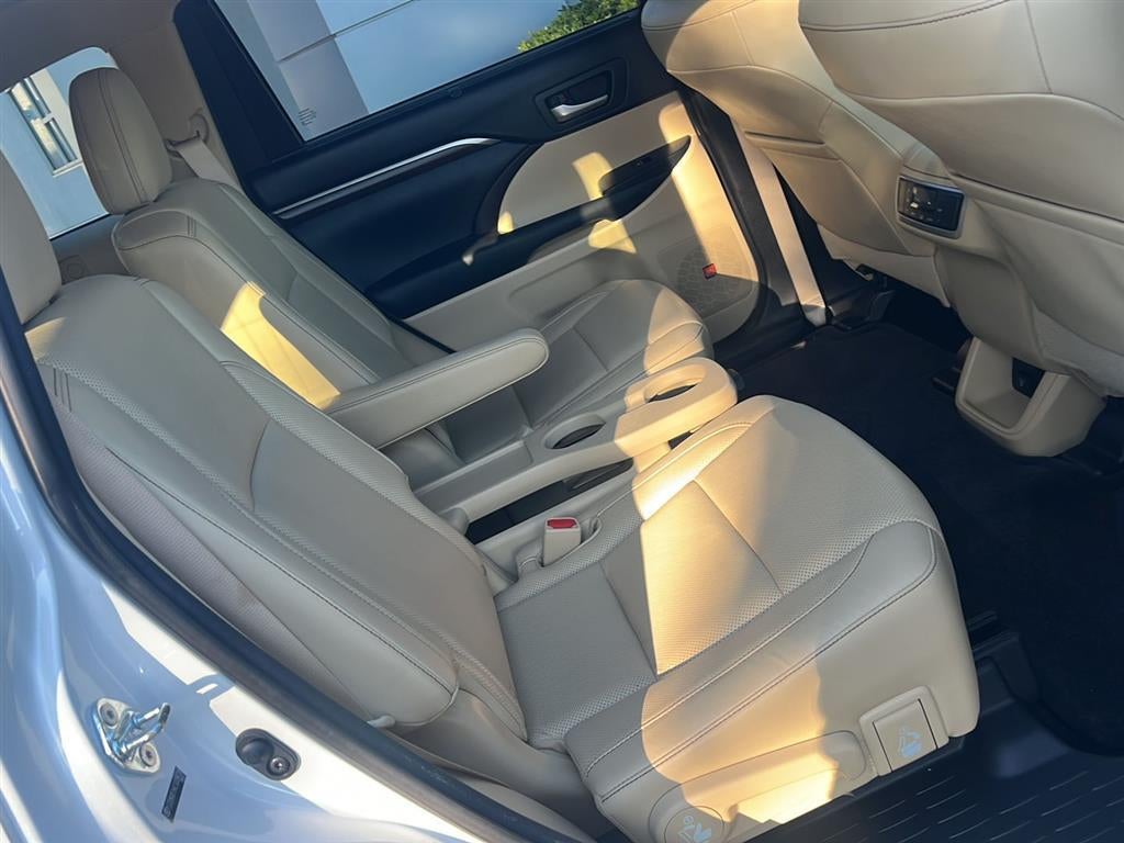 2014 Toyota Highlander Limited Platinum