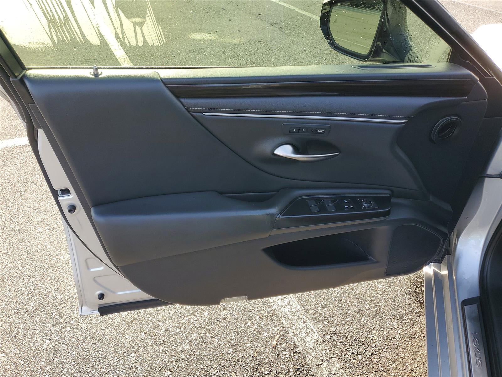 2019 Lexus ES ES 300h Luxury