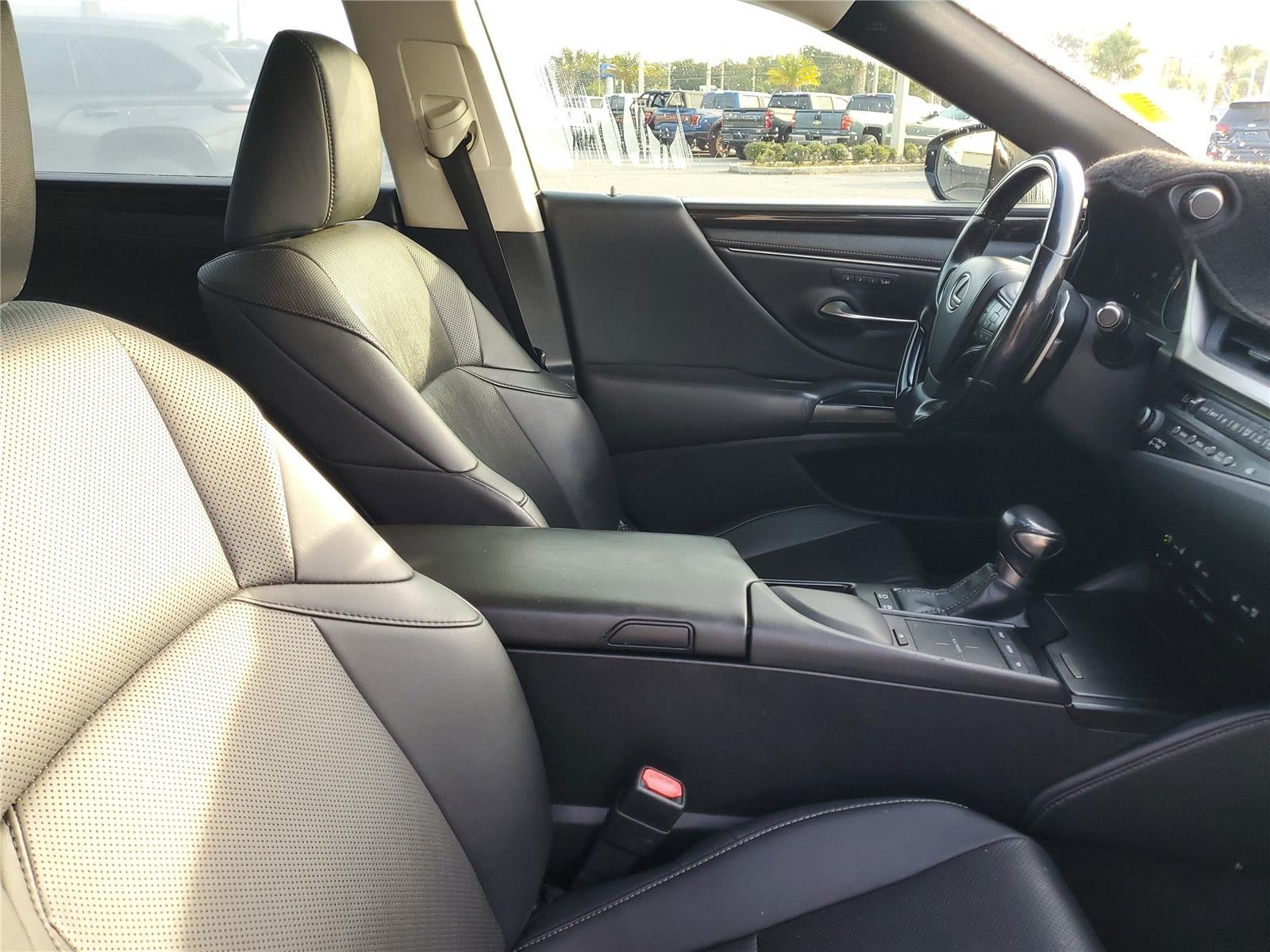 2019 Lexus ES ES 300h Luxury