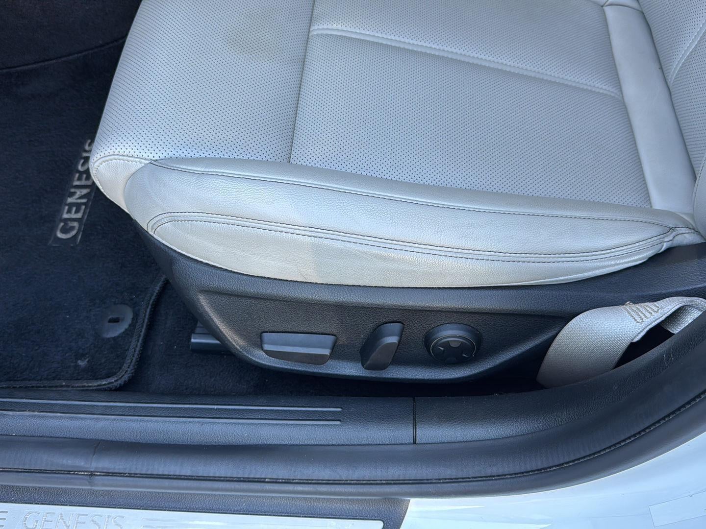 2022 Genesis G70 2.0T