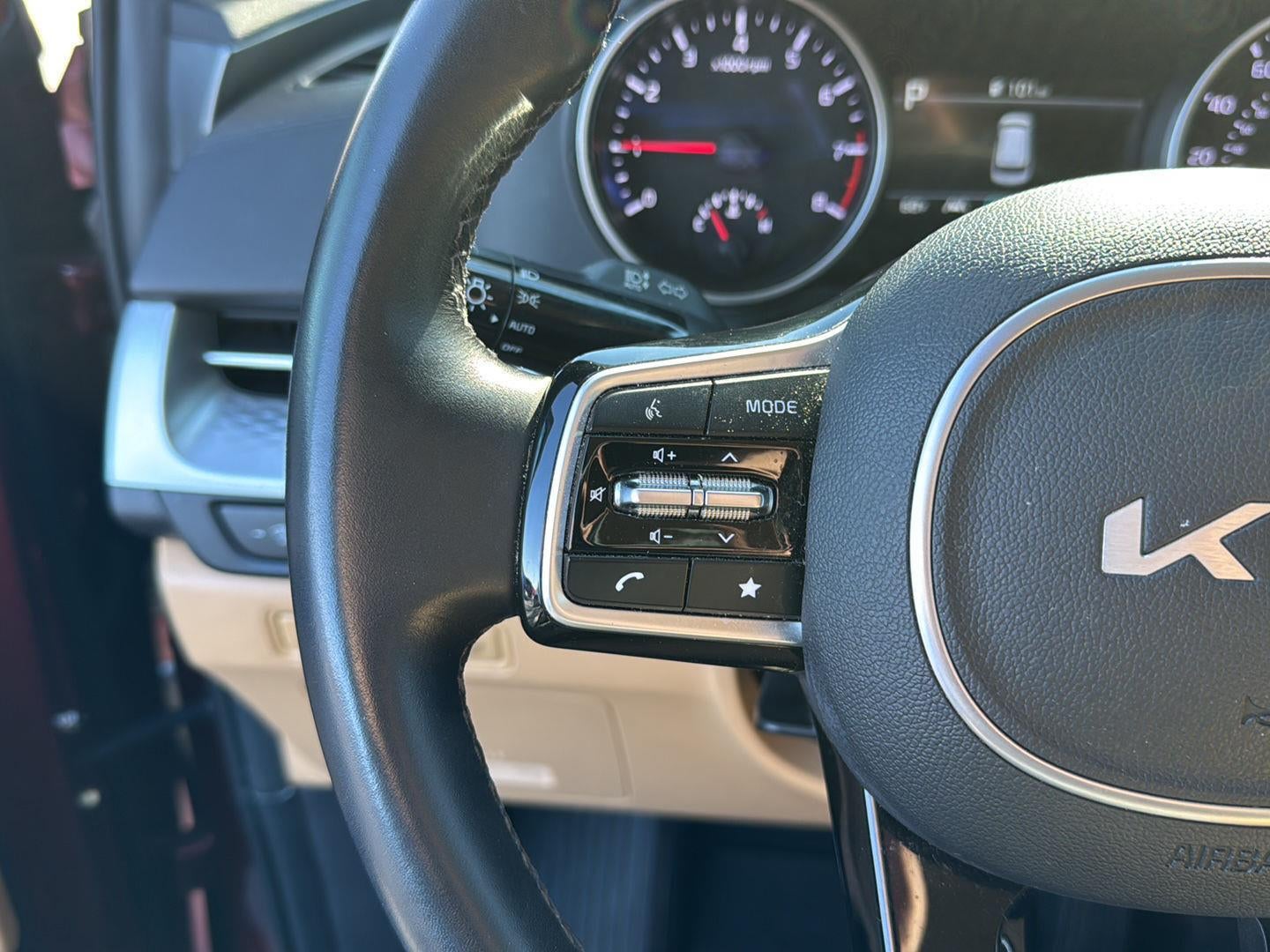 2023 Kia Carnival LX