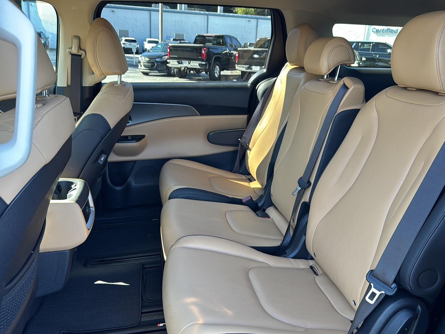 2023 Kia Carnival LX