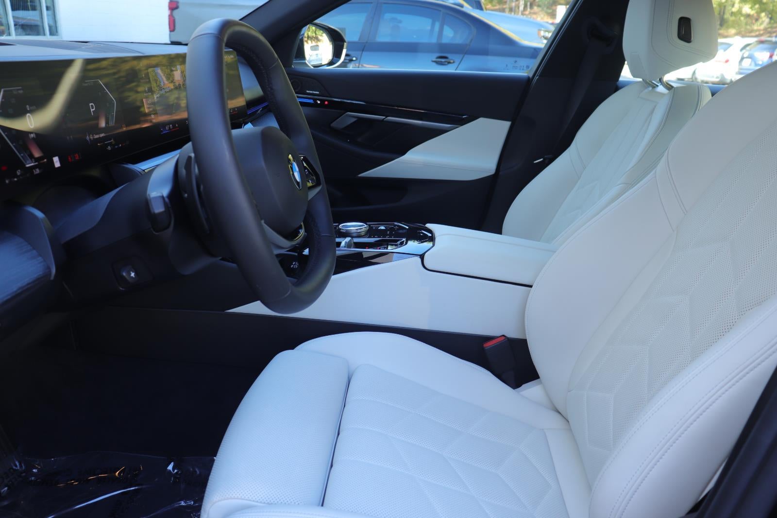 2025 BMW 5 Series 530i