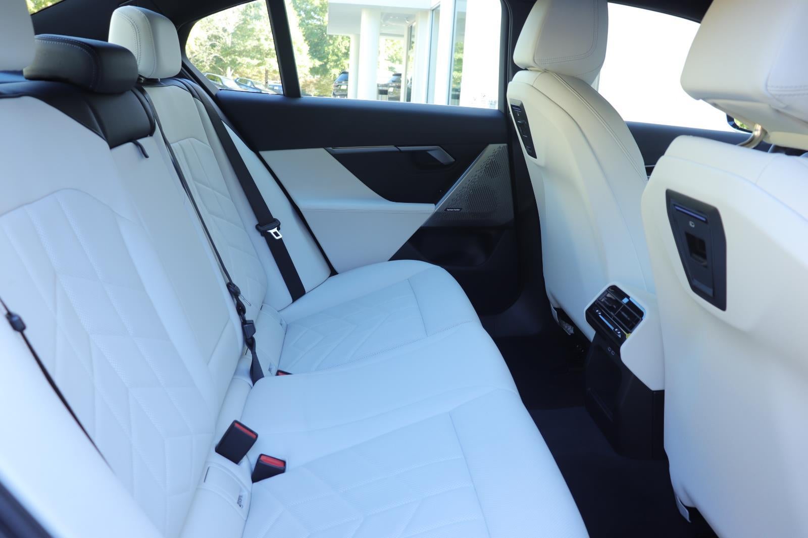 2025 BMW 5 Series 530i