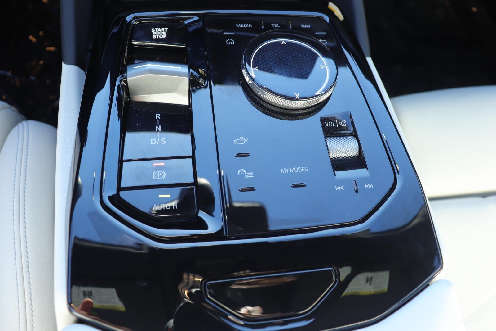 2025 BMW 5 Series 530i