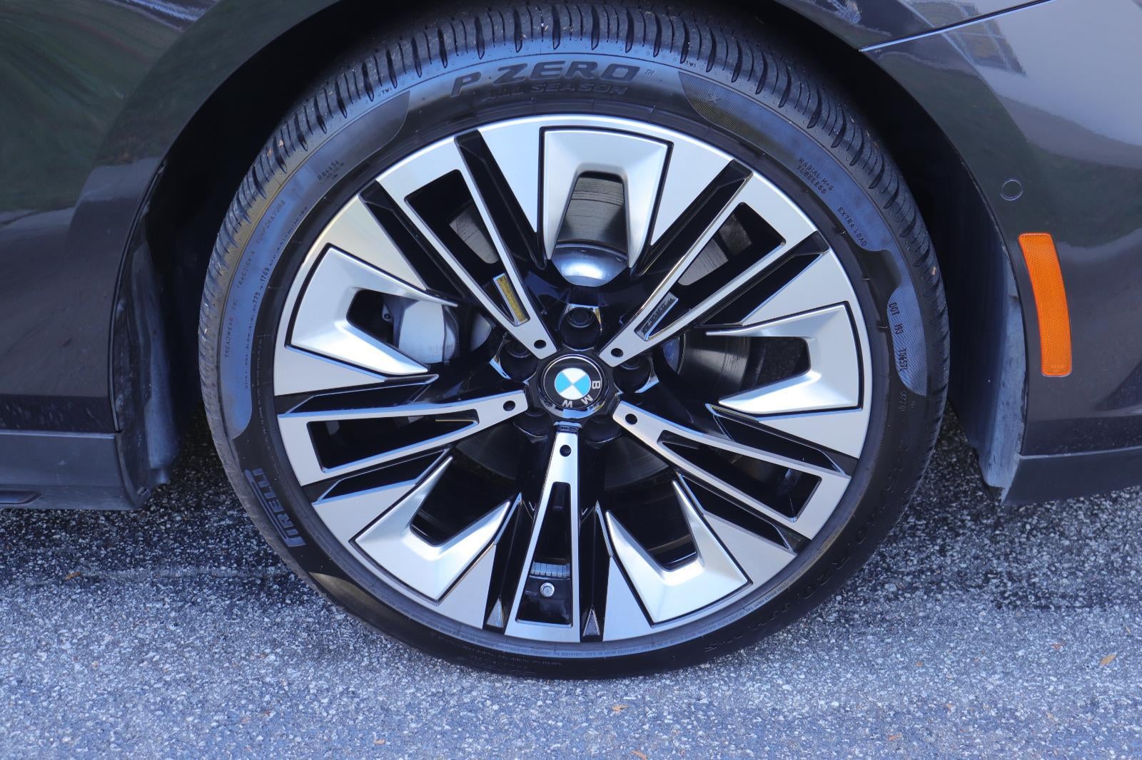 2025 BMW 5 Series 530i