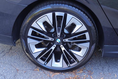 2025 BMW 5 Series 530i