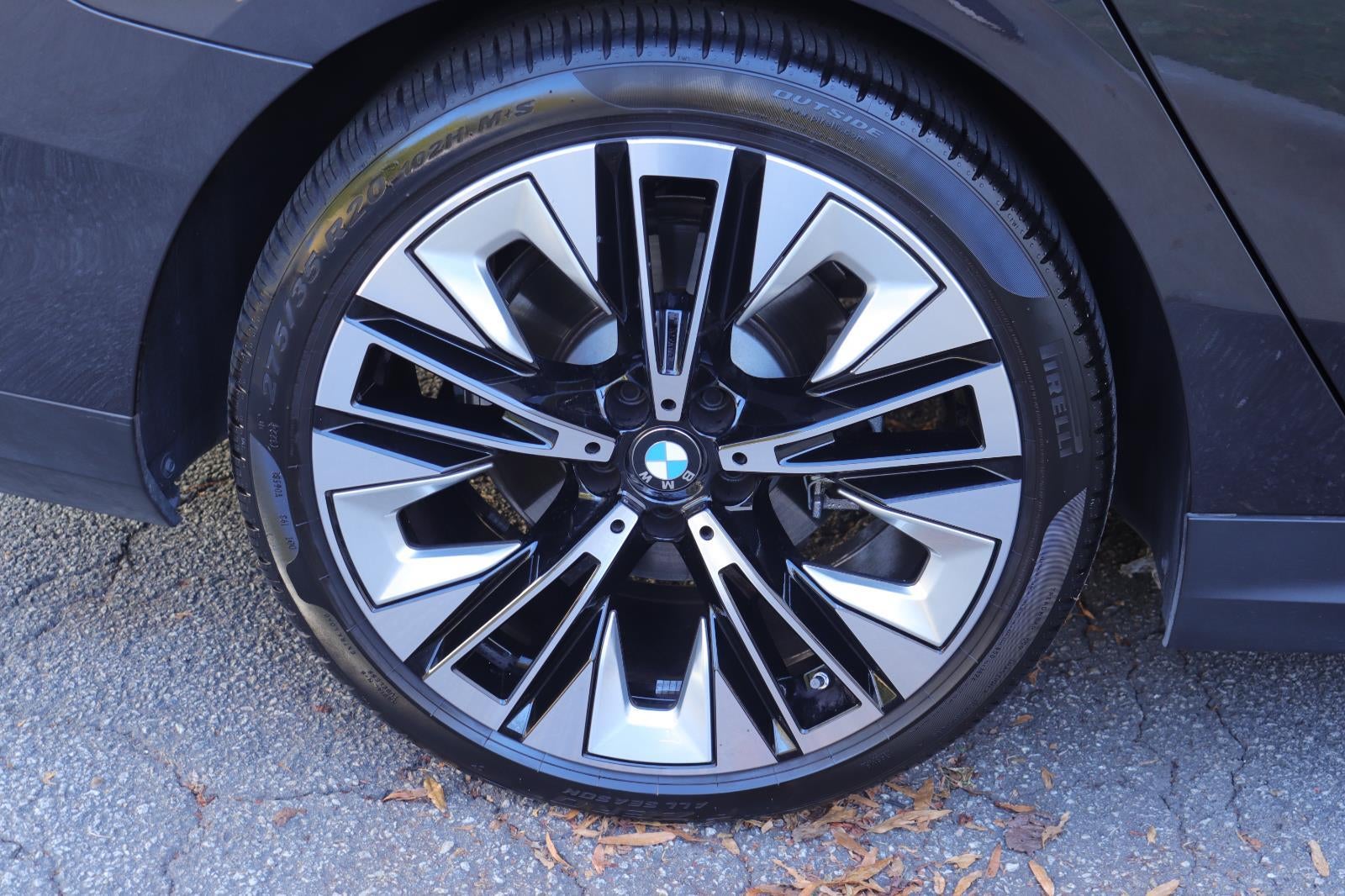 2025 BMW 5 Series 530i