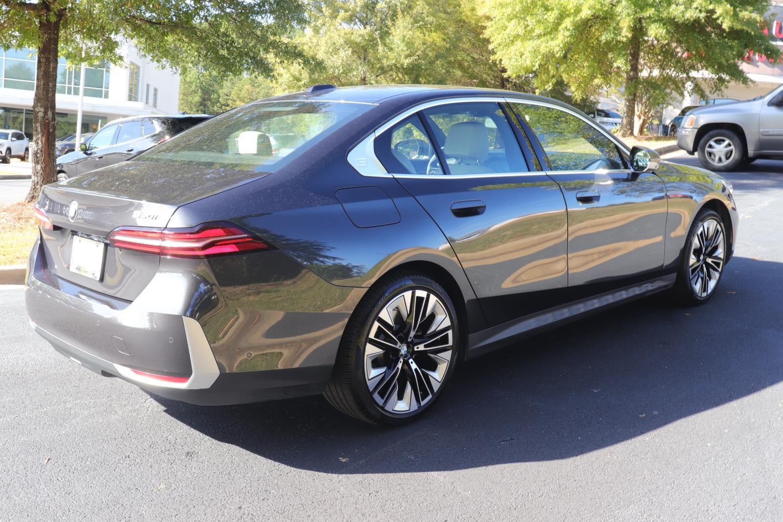 2025 BMW 5 Series 530i