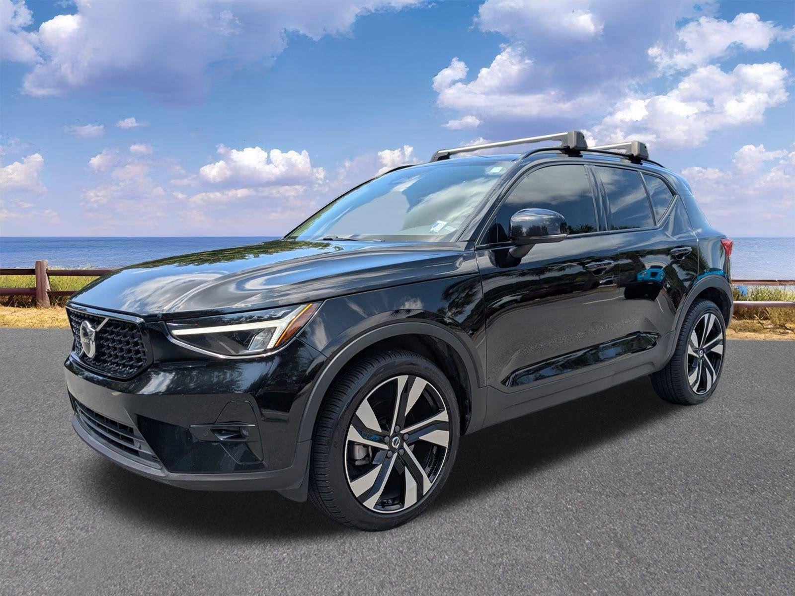 2023 Volvo XC40 Plus Dark Theme