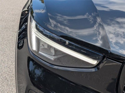 2023 Volvo XC40 Plus Dark Theme