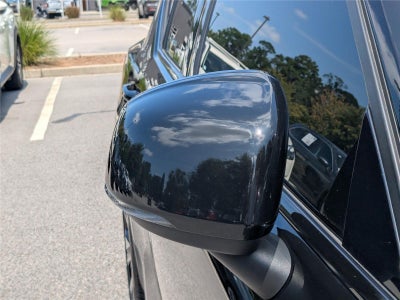 2023 Volvo XC40 Plus Dark Theme