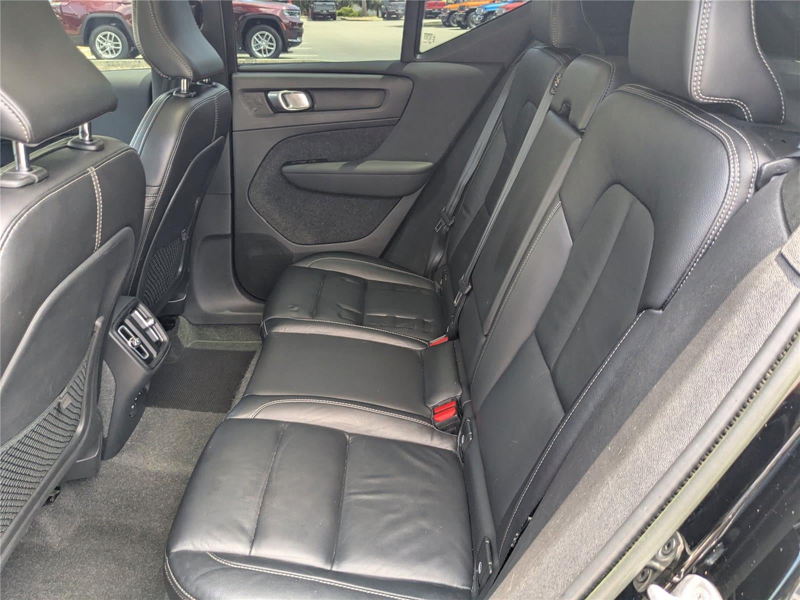 2023 Volvo XC40 Plus Dark Theme