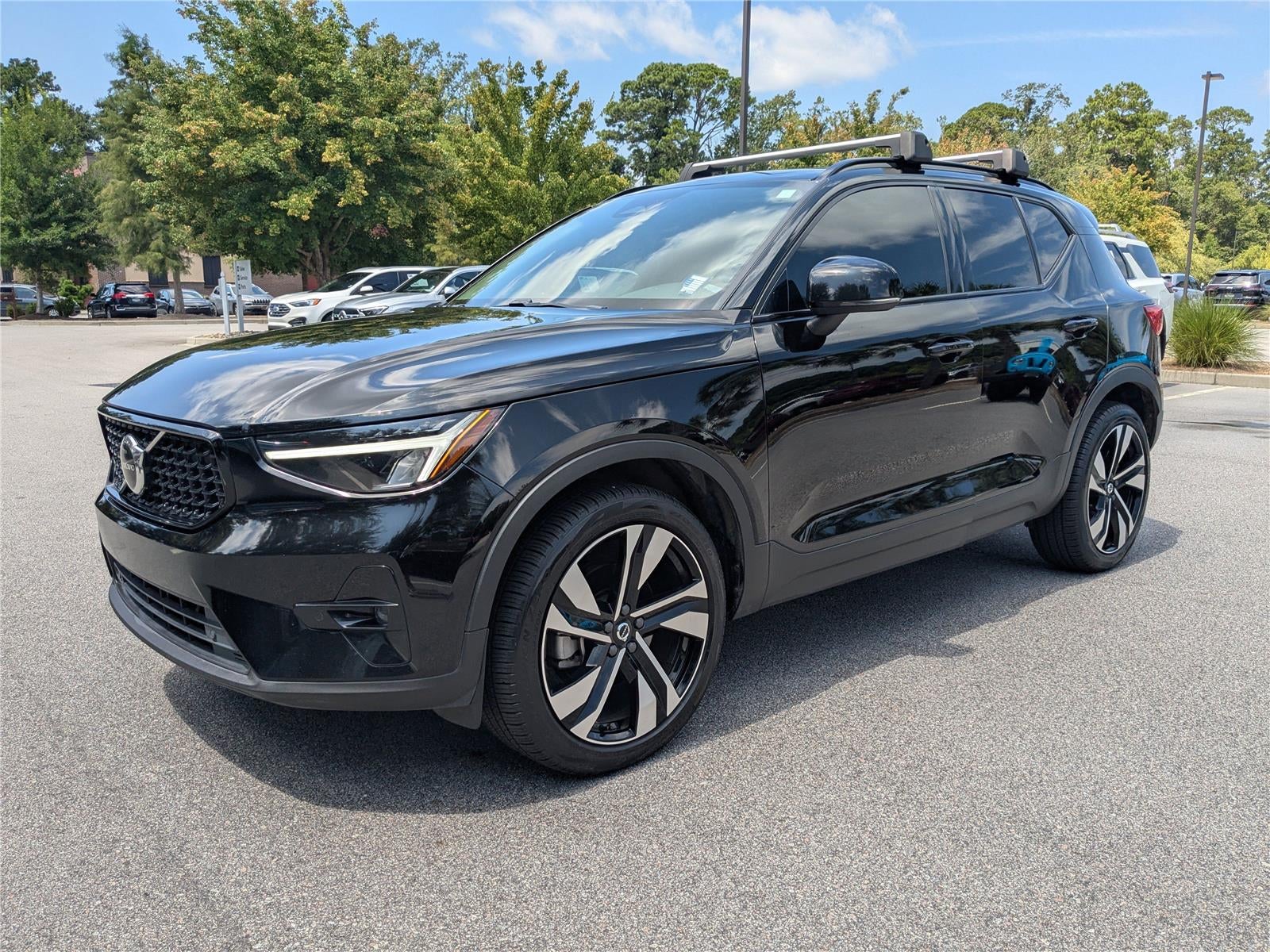 2023 Volvo XC40 Plus Dark Theme