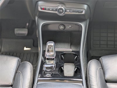 2023 Volvo XC40 Plus Dark Theme