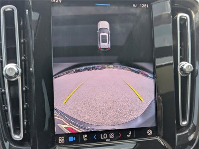 2023 Volvo XC40 Plus Dark Theme