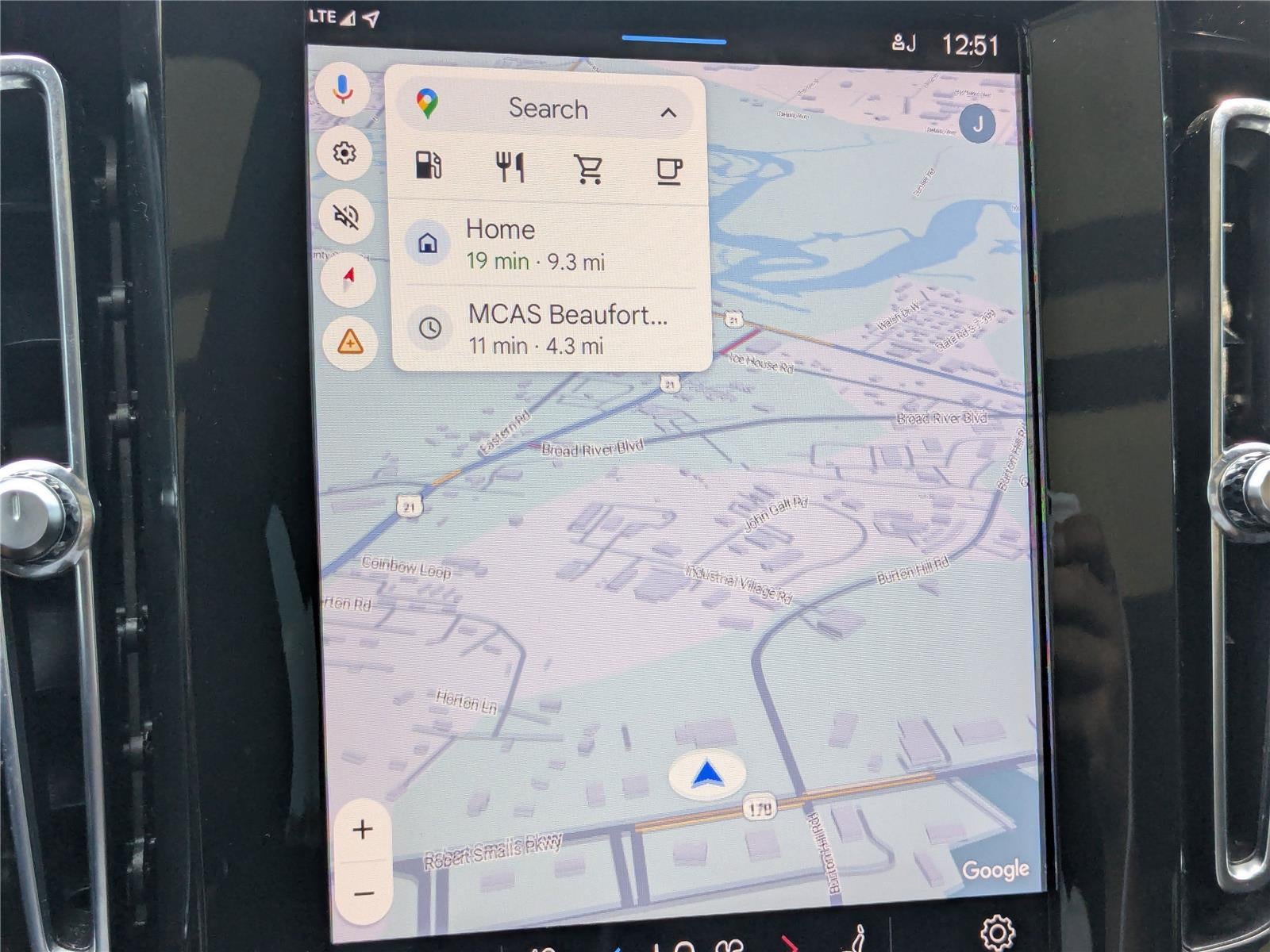 2023 Volvo XC40 Plus Dark Theme