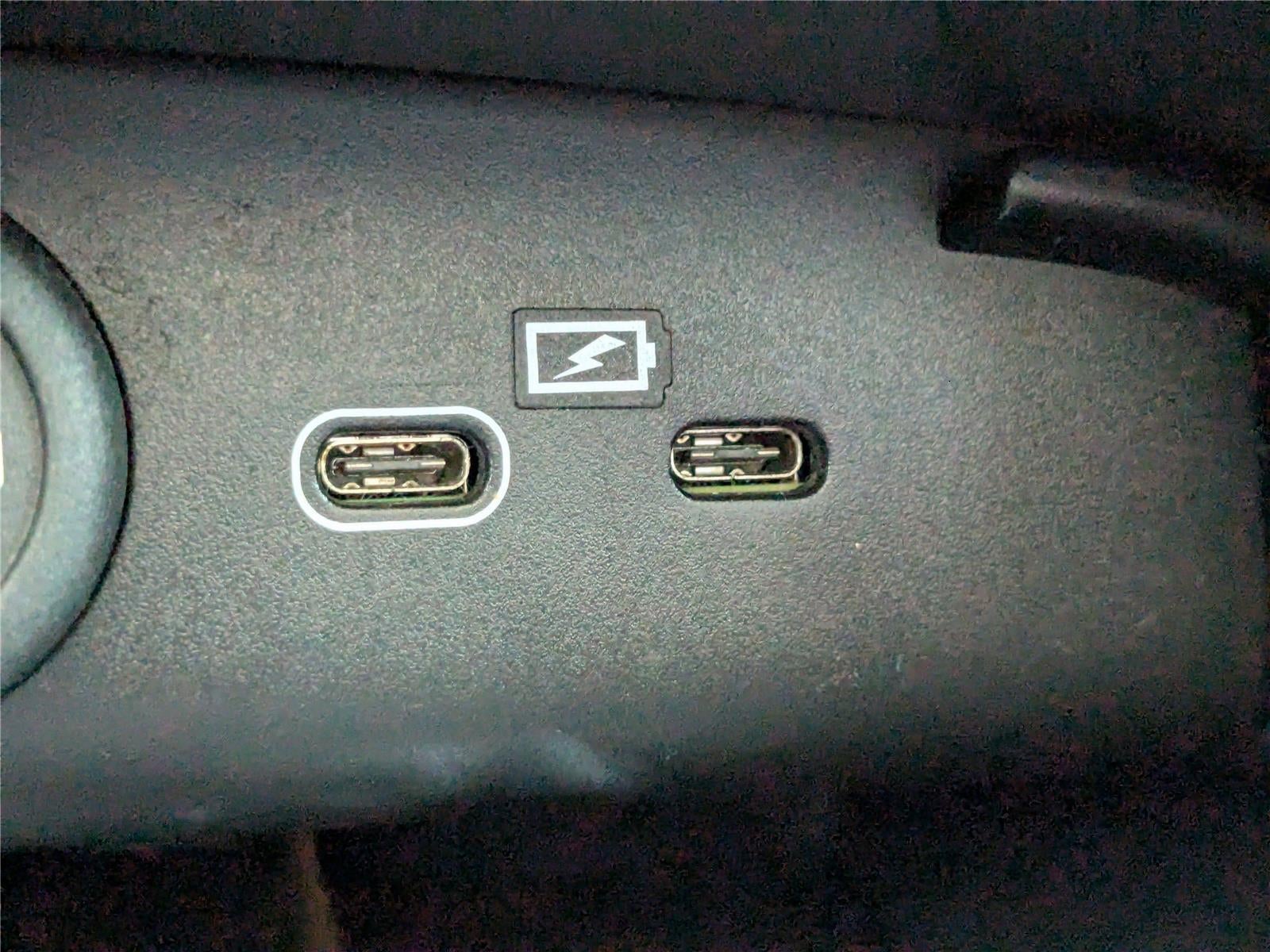 2023 Volvo XC40 Plus Dark Theme