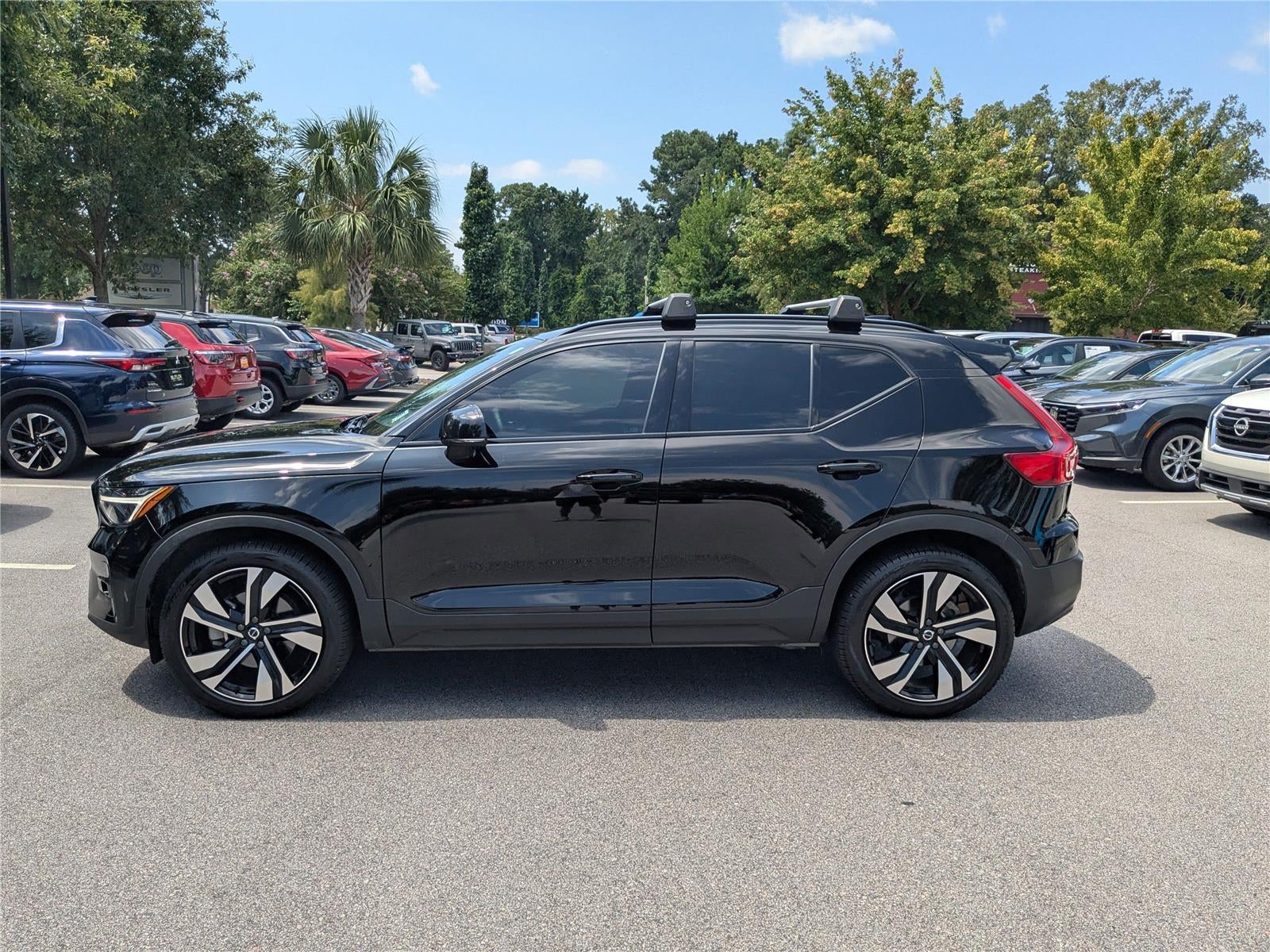 2023 Volvo XC40 Plus Dark Theme
