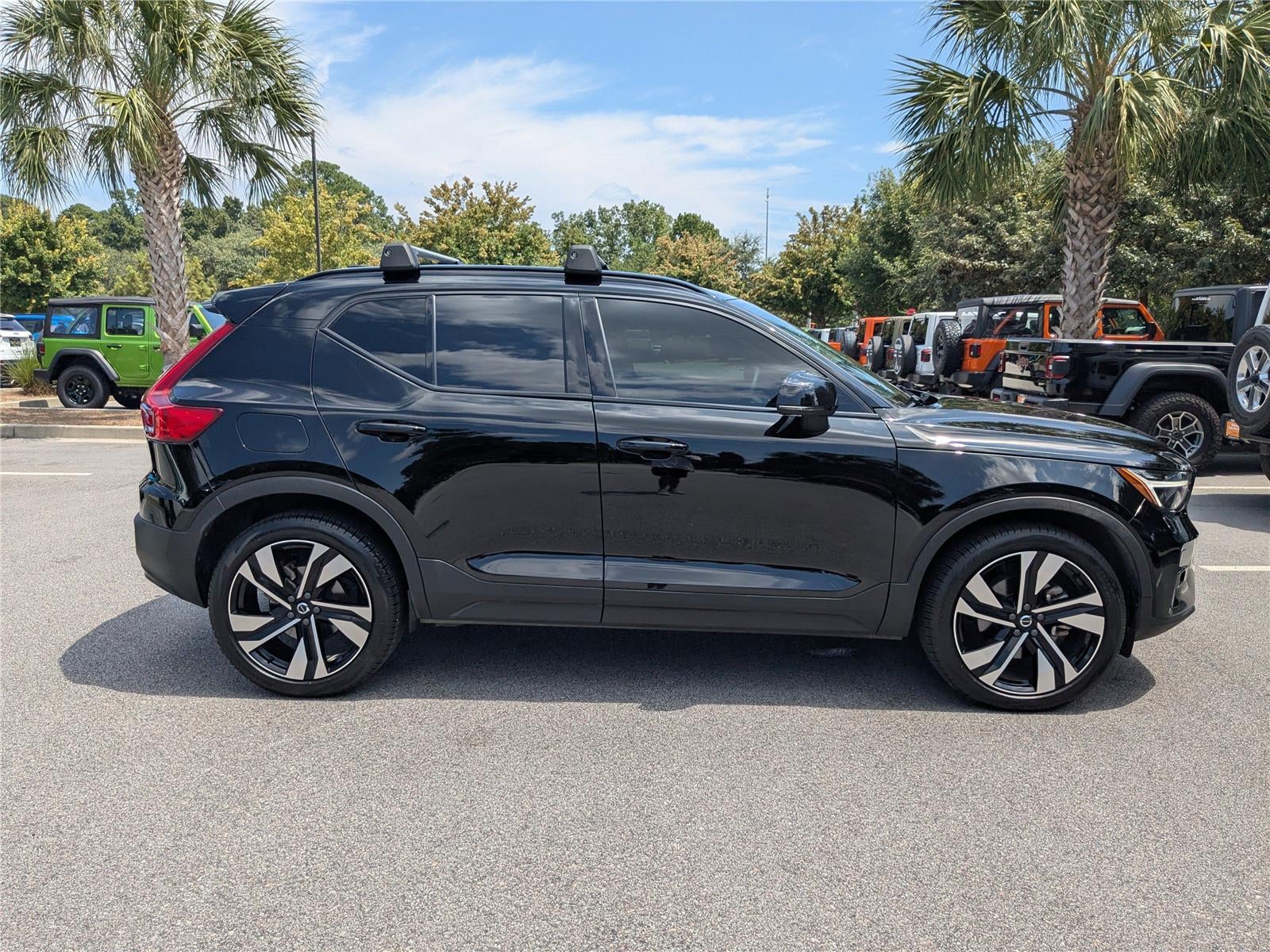 2023 Volvo XC40 Plus Dark Theme