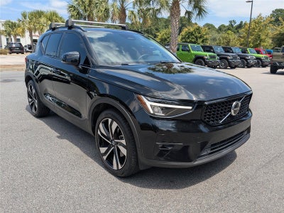 2023 Volvo XC40 Plus Dark Theme