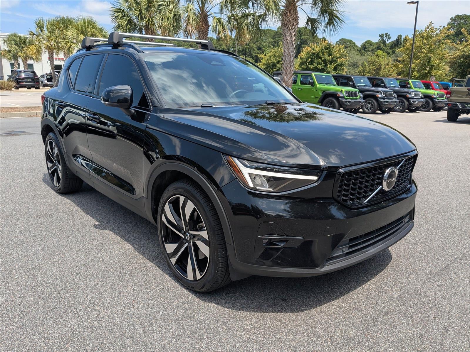 2023 Volvo XC40 Plus Dark Theme